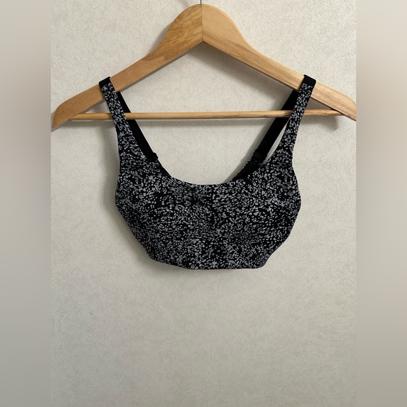 Lululemon In Alignment Straight Strap Bra *Light Support, size 4 (4 C/D) - Picture 6 of 8